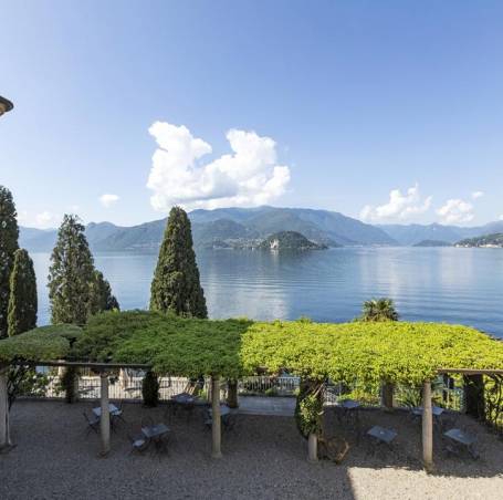 Varenna presenta Villa Cipressi Varenna presenta Villa Cipressi