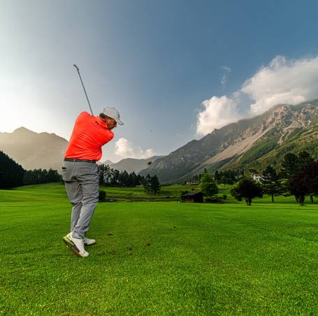 Bormio Golf, in buca tra le Alpi